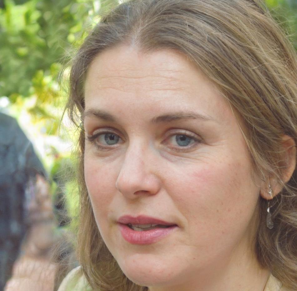 Daniela Borisova, lead financial instructor with expertise in budget analysis